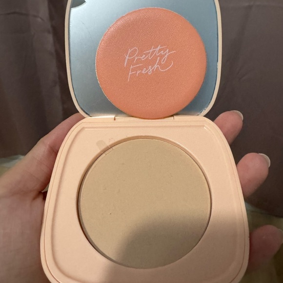 Colourpop Pretty Fresh Face Powder - Picture 3 of 4